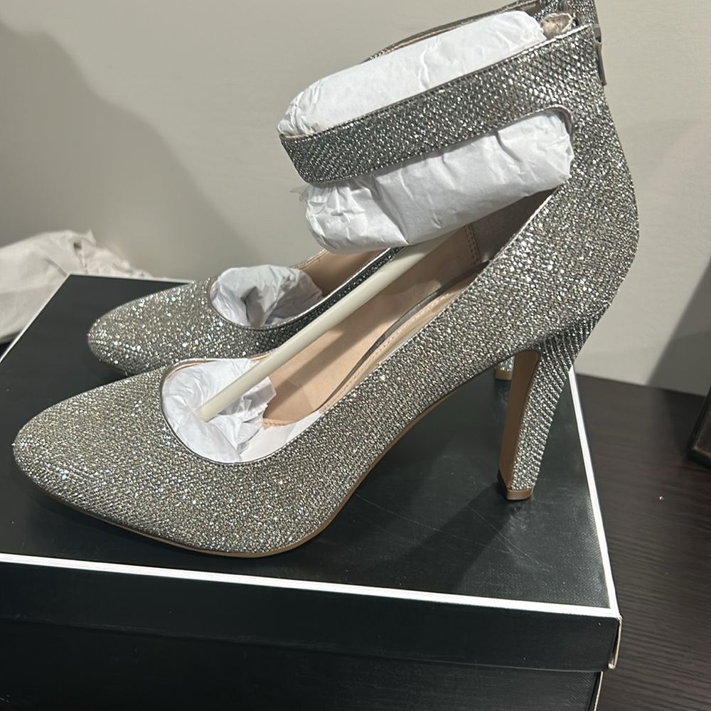 NEW NINA IVELIS STEEL SIZE 10 or 11 MED ZIP BACK ANKLE STRAP PUMP